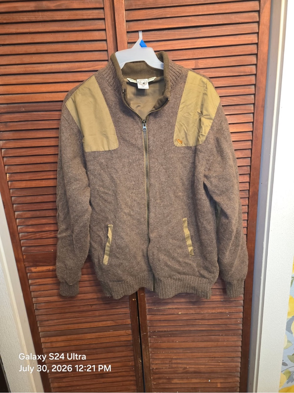 Men's Macks Prairie wings Zip-Up Sweater Jacket with Olive Shoulder Accents